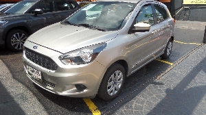 FORD  KÁ  HATCH SE 1.0  FLEX 2015 Completo, U.dono, Ar, Dh, Airbag, Abs, Vidro e Trava Eletrica, Som, 4 Portas, cor Prata, bem Conservado, IPVA pago.  